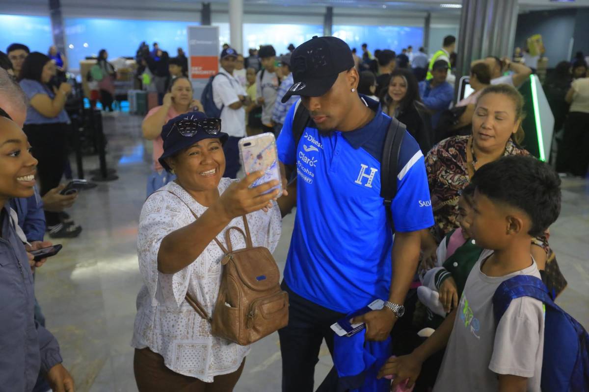 Entre abrazos y fotos; así fue la salida de la selección de Honduras rumbo a España