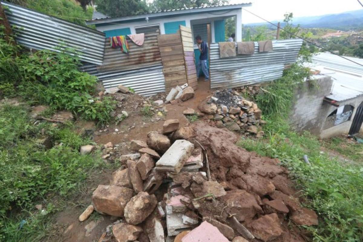 Deslizamientos y daños en casas por saturación de suelos en la capital