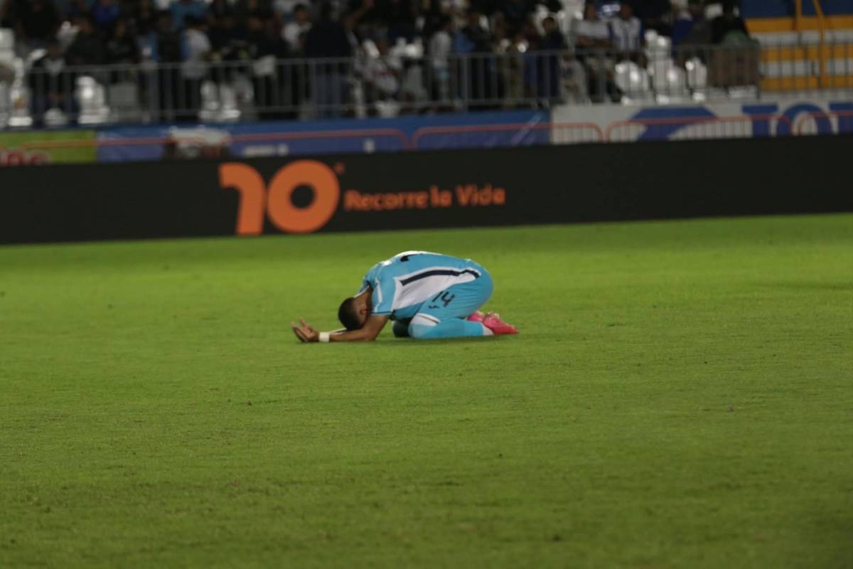 Linda esposa de futbolista captada, héroe de Honduras y charla secreta ante Jamaica en Concacaf