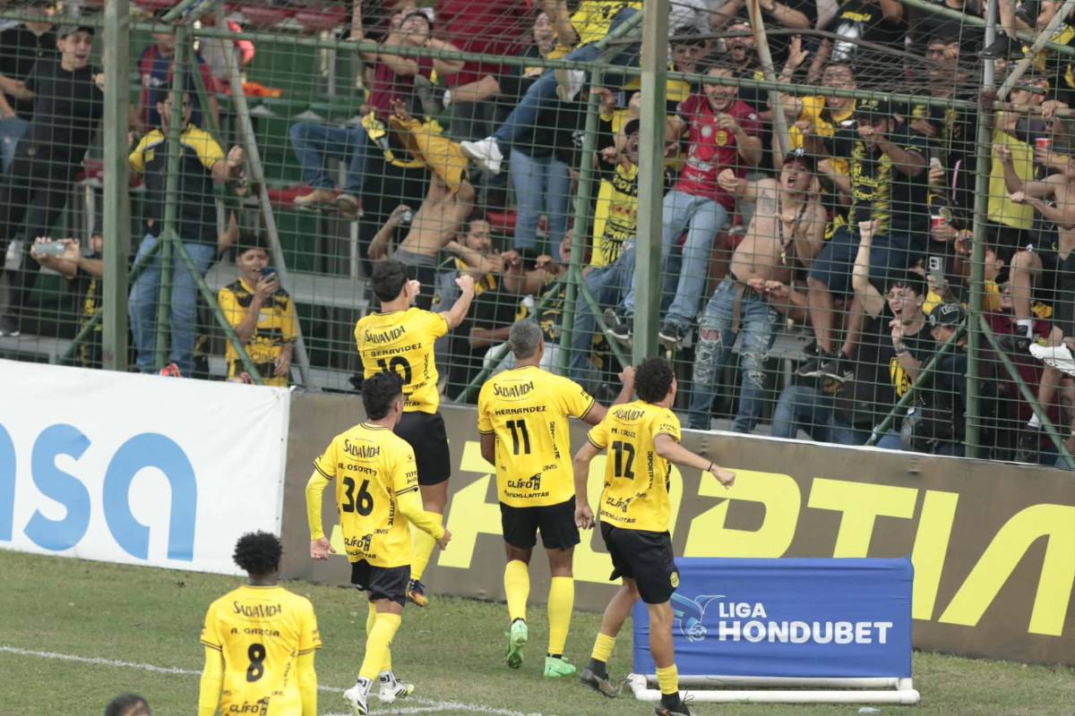 Fotos: Tristeza en el Yankel, Lavallén sacó su VAR y la celebración del Real España