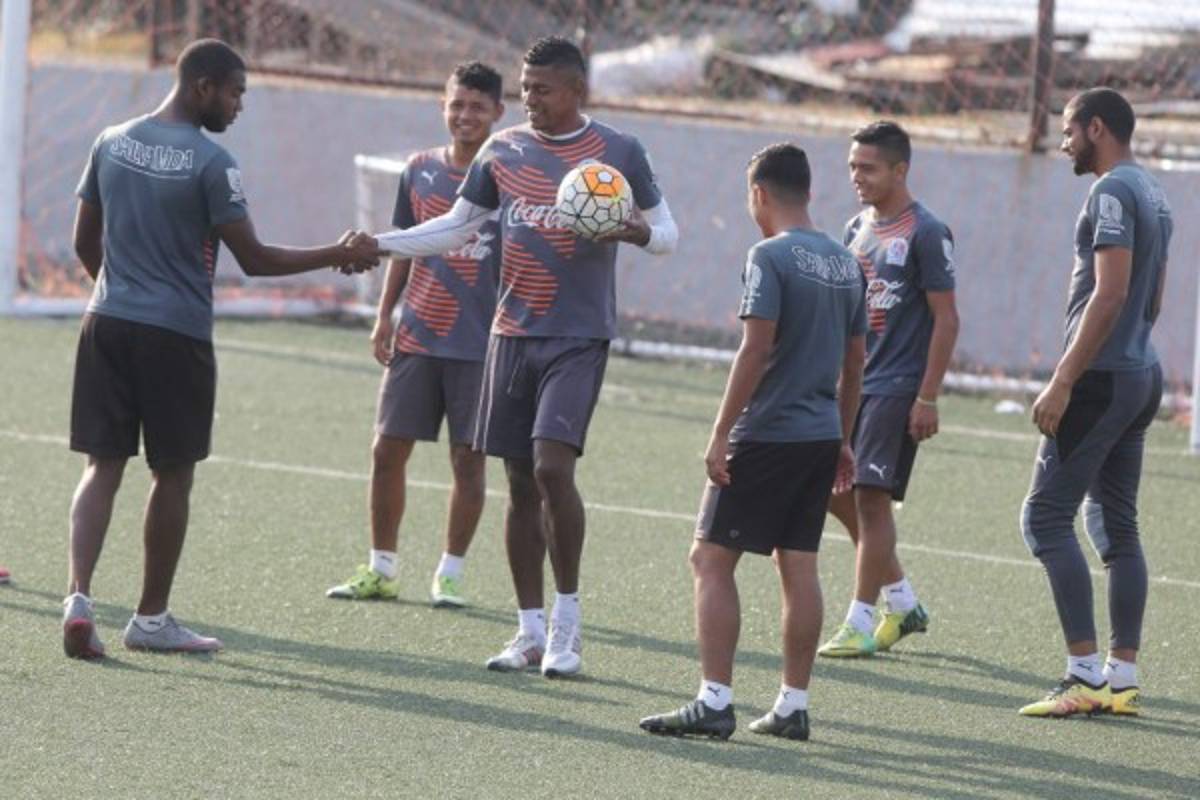 Javier Estupiñán descartado para el juego ante Juticalpa