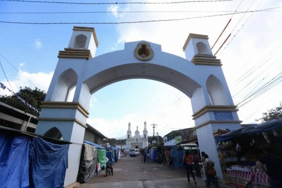 Las calles a la Basílica vuelven y el tránsito vehicular vuelve a la normalidad en el sector.