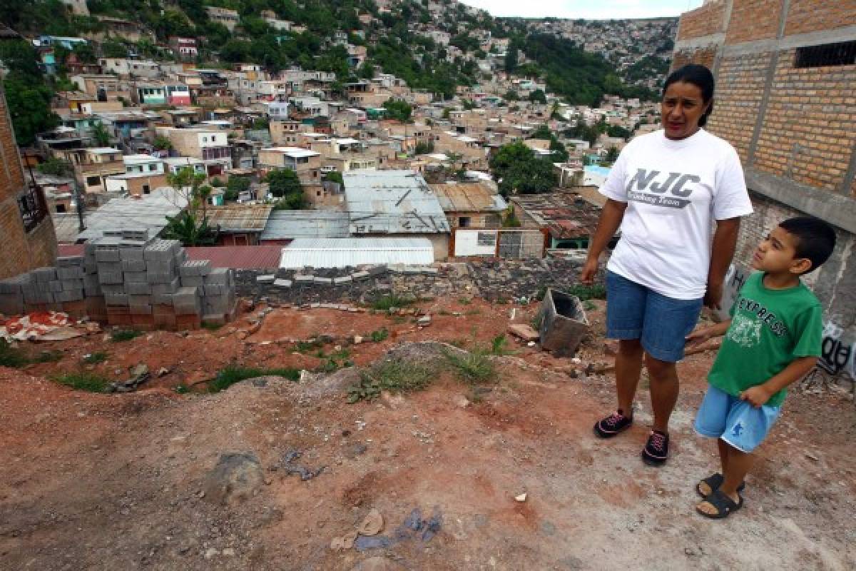 Familias hondureñas claman para finalizar casas