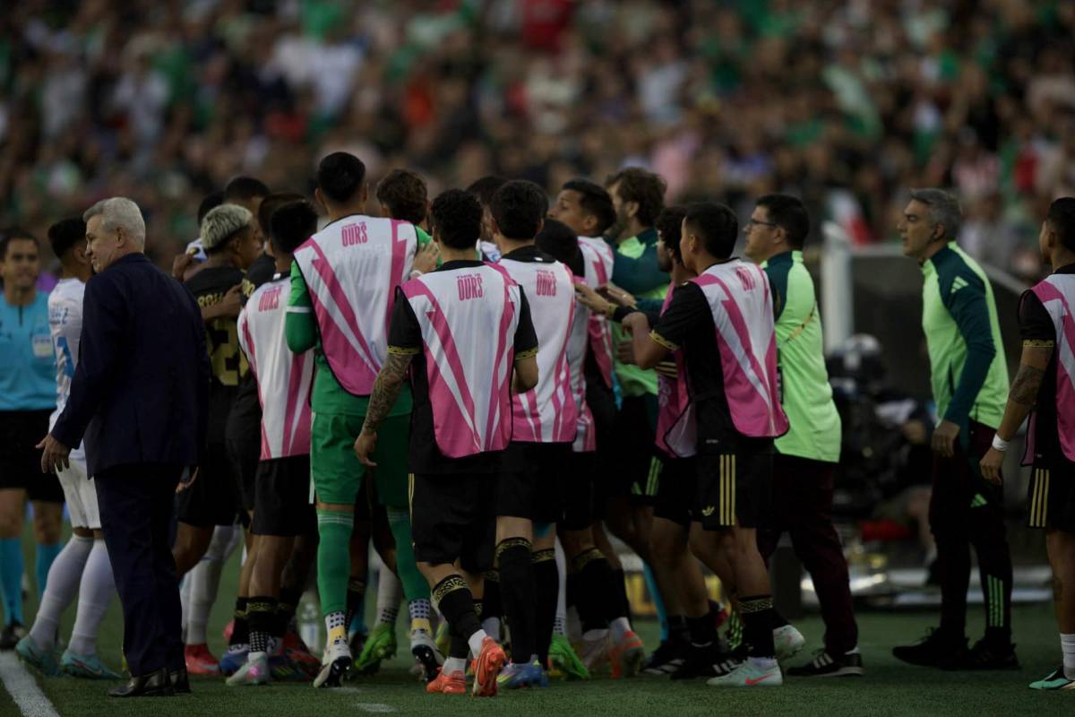 En fotos: Así fue la pelea entre jugadores de Honduras y México en la semifinal de Copa Oro