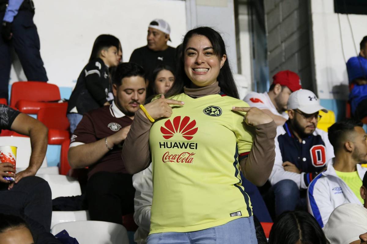 ¡Solo chicas lindas! El Nacional se llena de bellas aficionadas del Olimpia y América