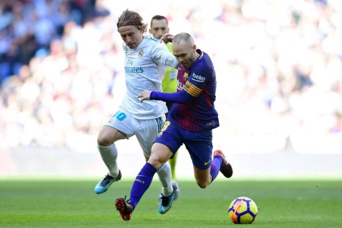 Iniesta no descarta al Real Madrid en la lucha por la Liga   