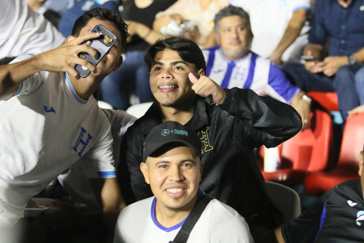 Beso de Milagro Flores a Supremo y furor de la afición: Tiktokers llegan al Honduras-Nicaragua