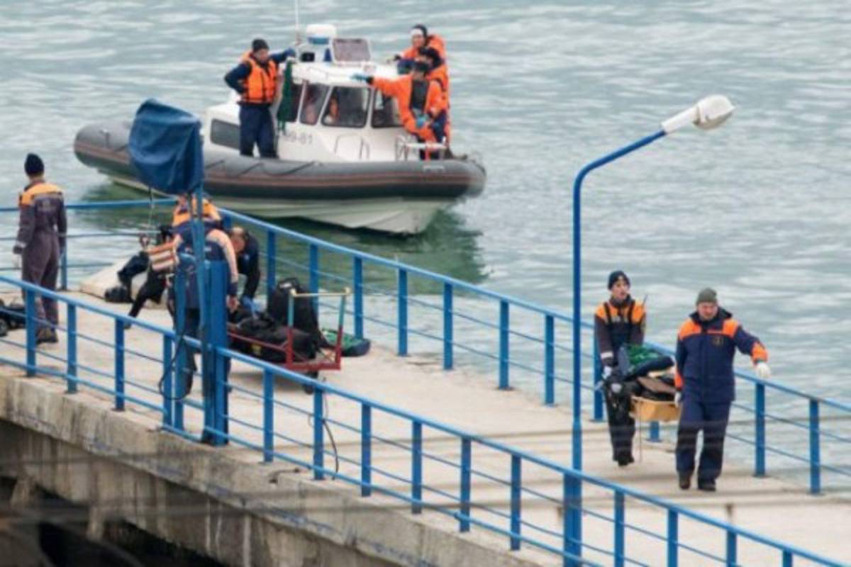 Encuentran trozos del avión ruso siniestrado a 27 metros de profundidad del Mar Negro