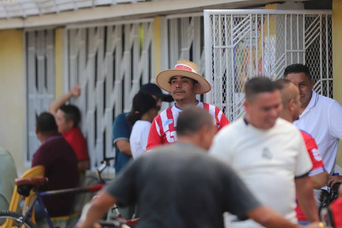 Bellas chicas, invasión Olimpista y el ambientazo en el regreso del CD Choloma a Liga Nacional