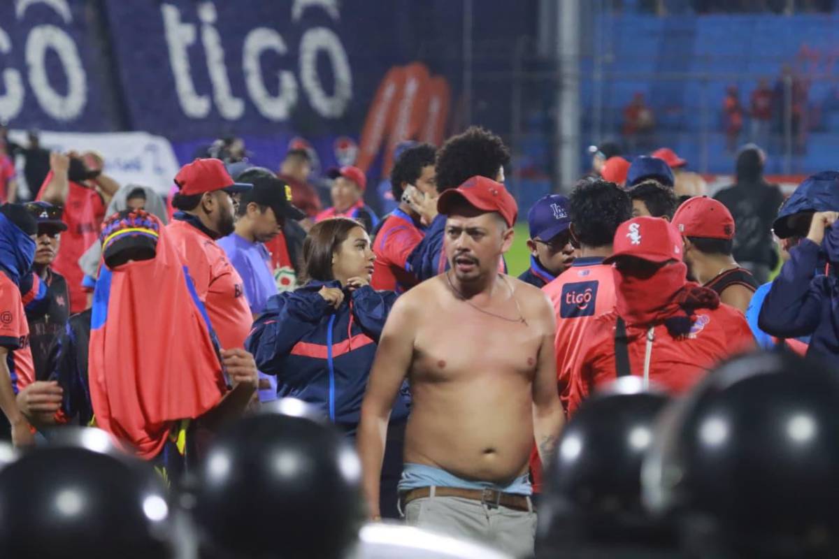 Dos hondureños involucrados: Final de Guatemala termina en pleito entre aficionados