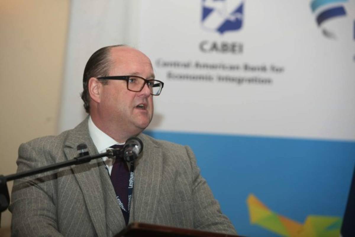 Presidente invita a inversionistas a aprovechar potencial de Honduras