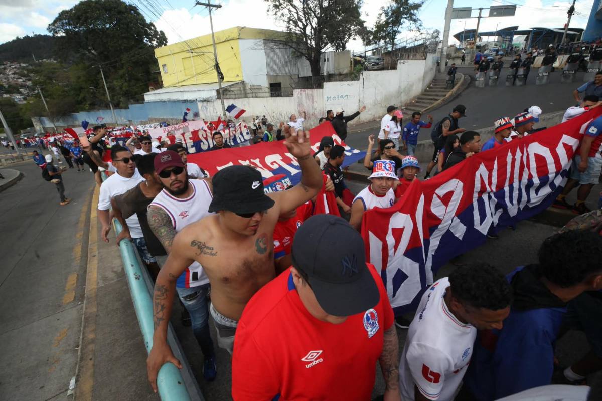 Así fue la llegada de la Ultra Fiel al estadio Nacional para partido de Olimpia ante Real España
