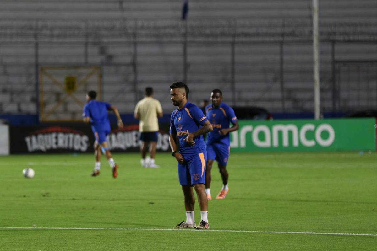 La Revo sorprende a Motagua y el DT Javier López enloquece: Furor de Copa Centroamericana