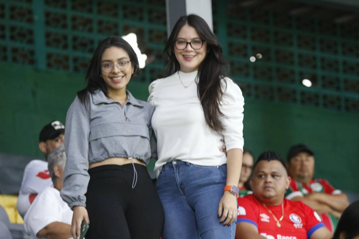 Aficionada enamora, show de las barras y ¿llegó Lavallén?: Ambiente previo al Marathón vs Olimpia