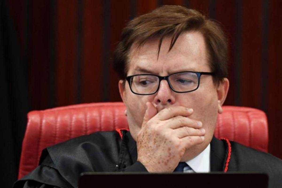 Primero de siete jueces de tribunal brasileño vota por anular el mandato de Temer 