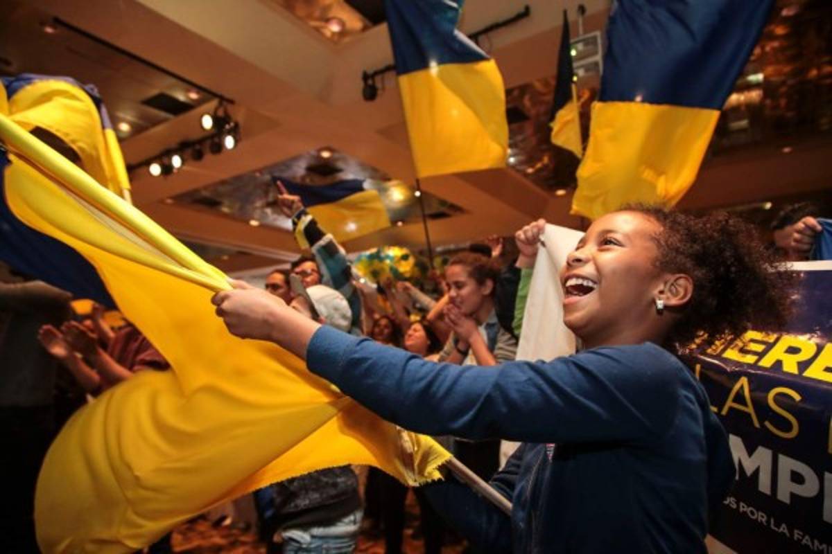 Predicador evangélico Alvarado encabeza elección en Costa Rica y va a balotaje 