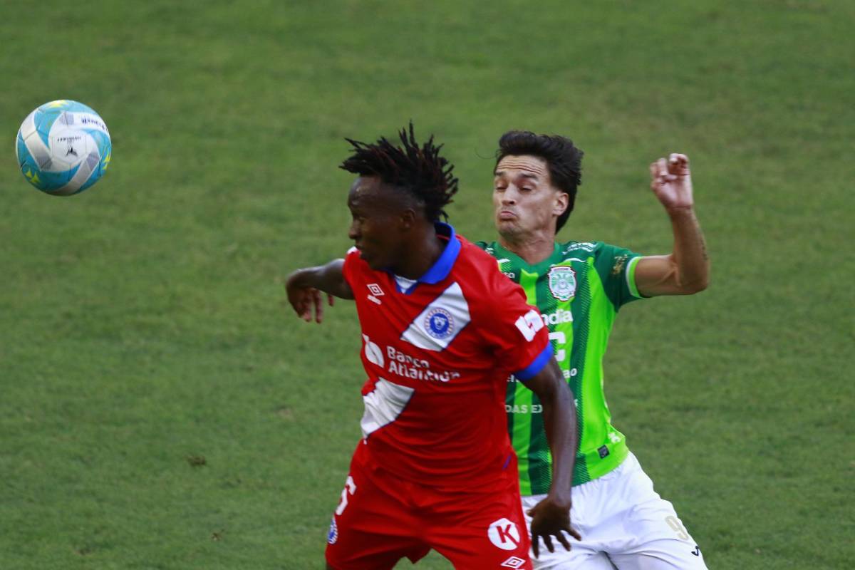Novia de jugador captada, sorpresa con Wilmer Velásquez y villano de Olimpia ante Marathón