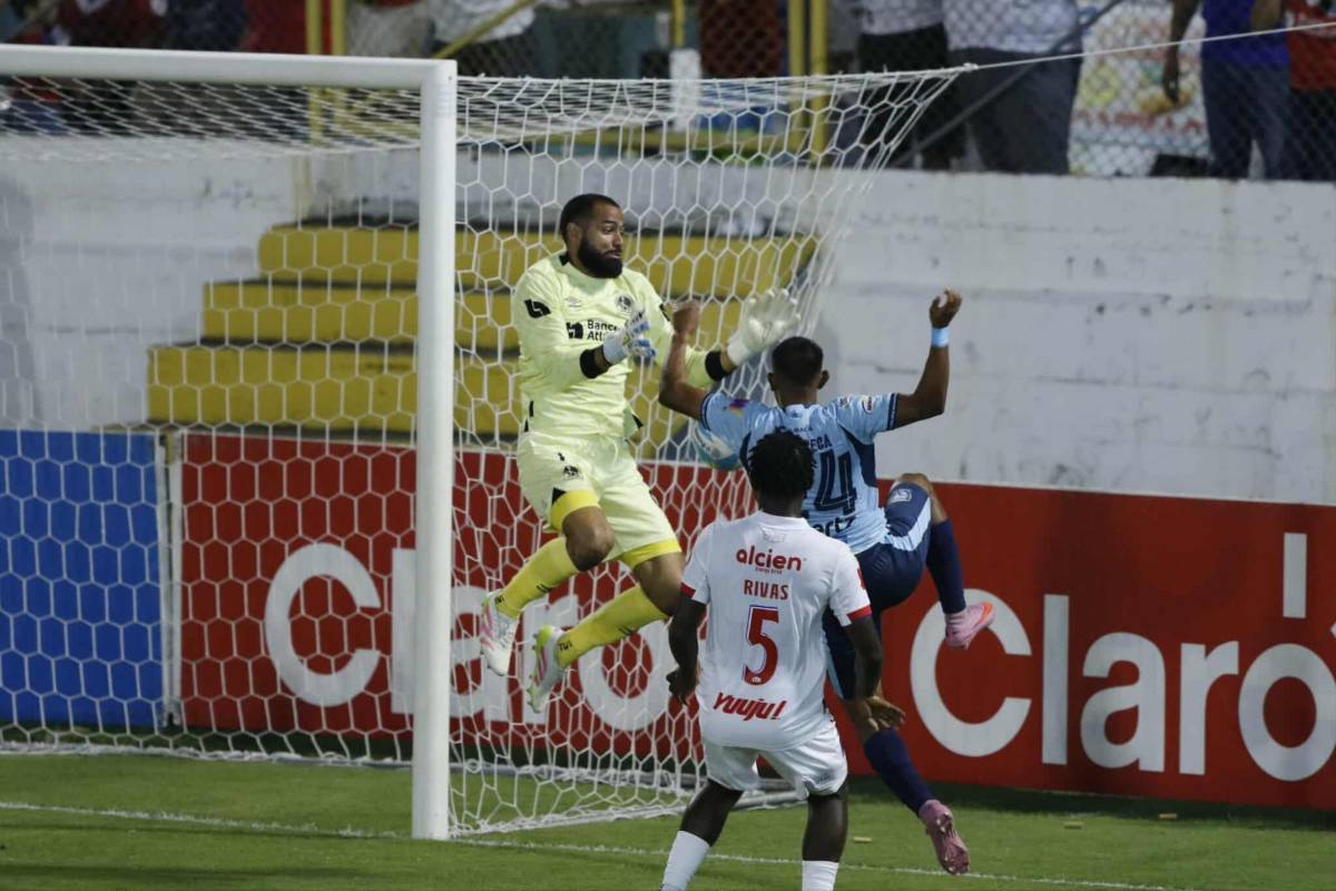 Show de la Ultra, lindas chicas, figura se lesiona y alegría por remontada de Olimpia en el Morazán
