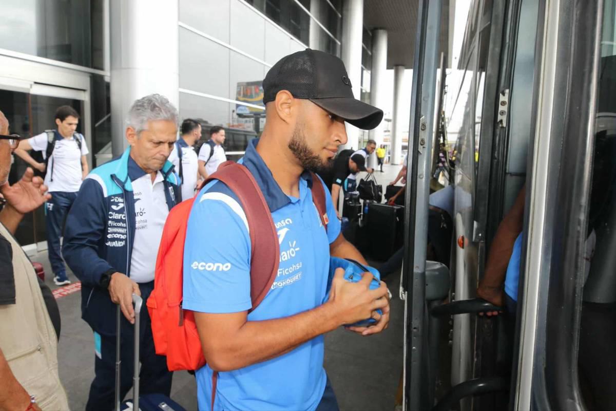 Con cara de pocos amigos llegaron seleccionados de Honduras a Tegucigalpa