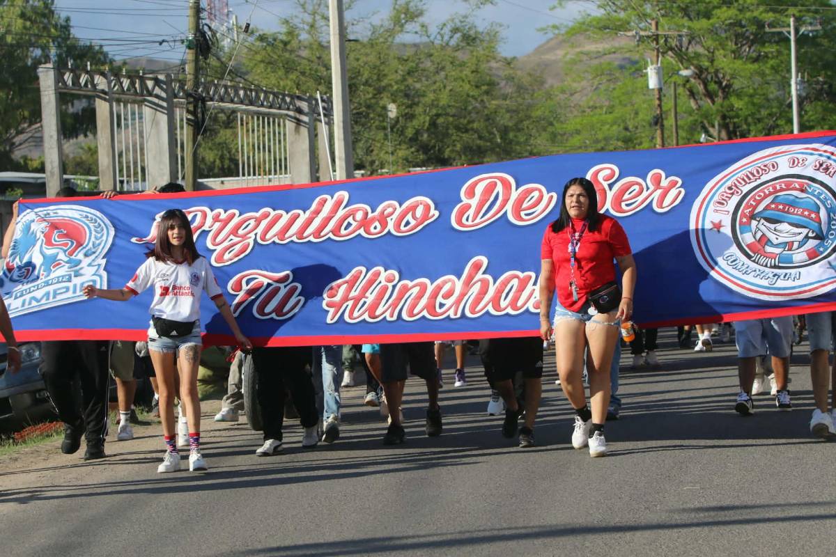 Aficionados sorprenden a Espinel, jugada de VAR de policía y la belleza de Comayagua