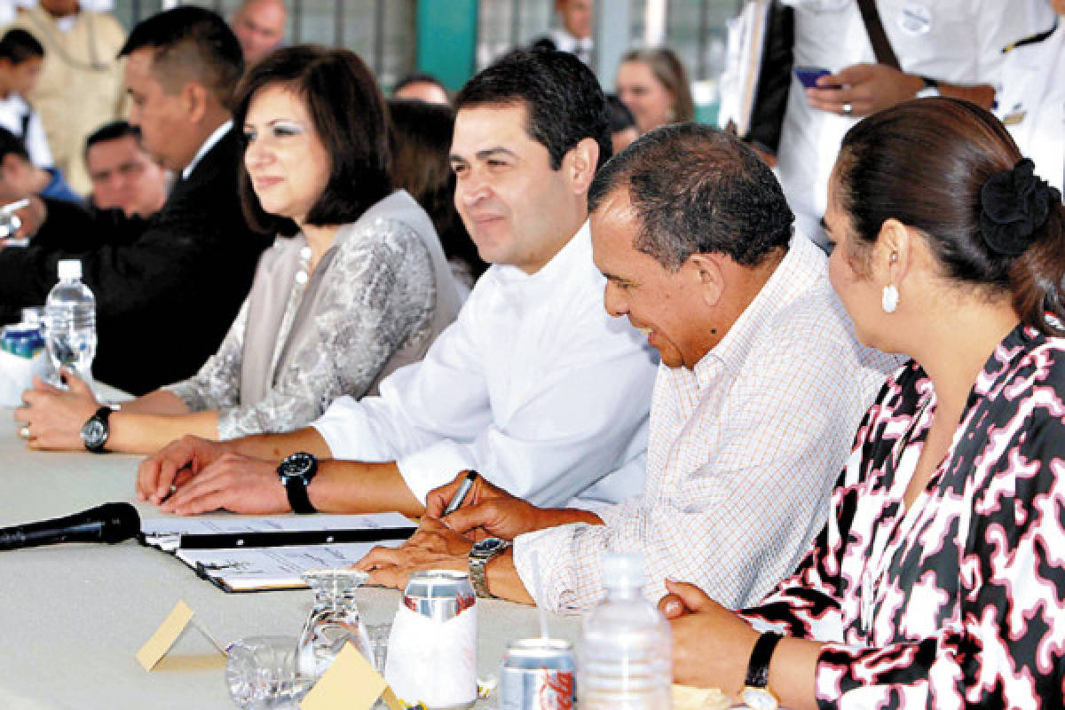 Presidente sanciona la Ley Fundamental de Educación de Honduras