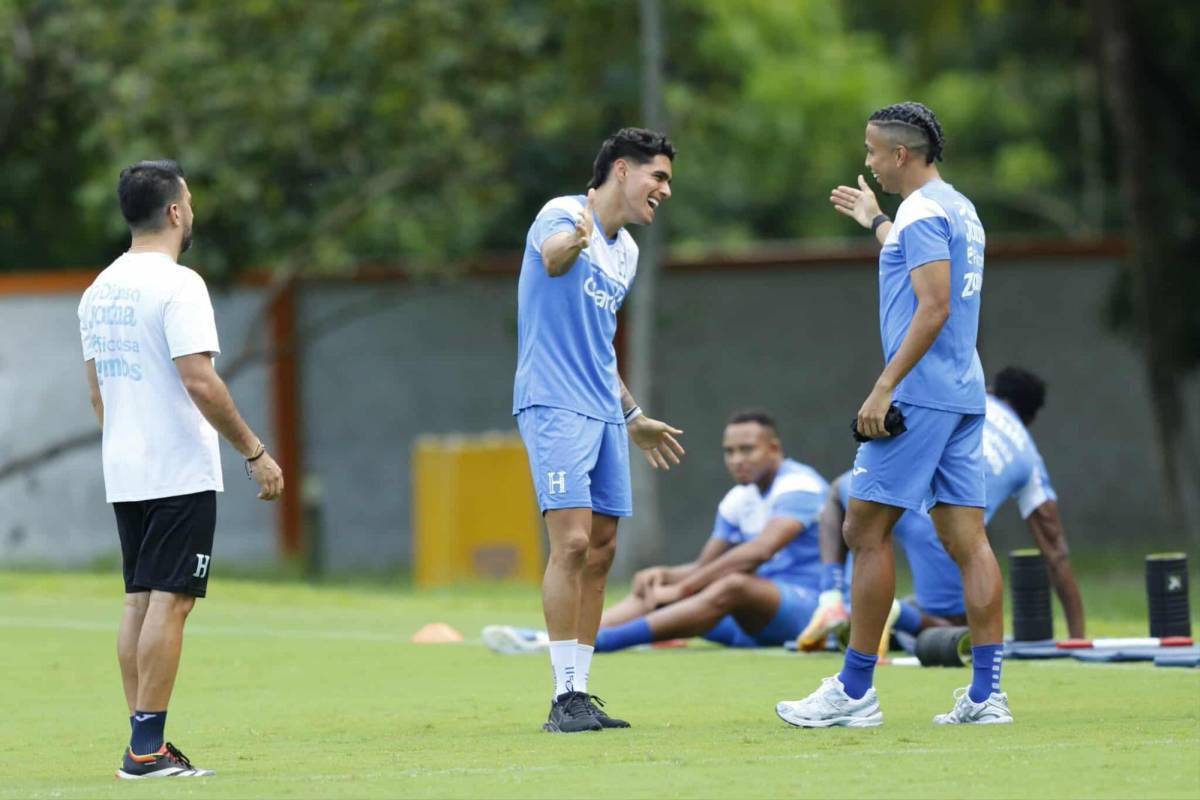 Bella chica llegó a entreno de Honduras y la alegría que causó arribo de Palma y Rivas