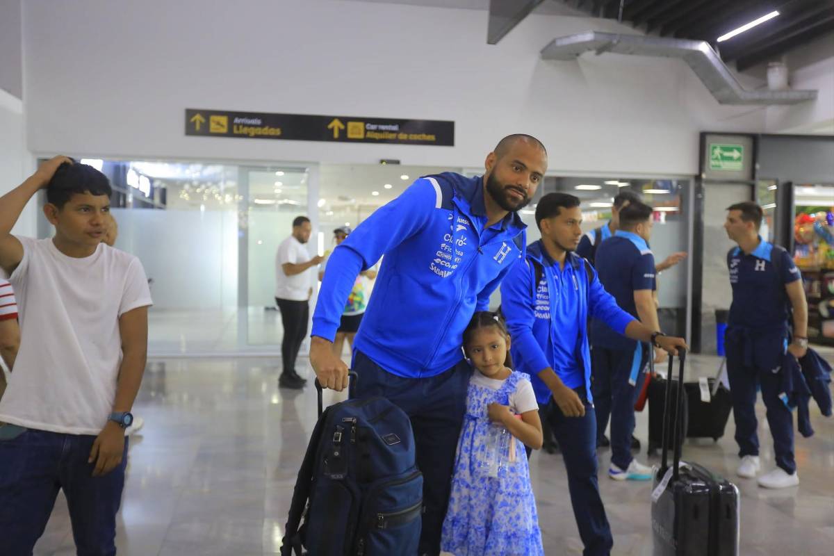 Entre abrazos y fotos; así fue la salida de la selección de Honduras rumbo a España