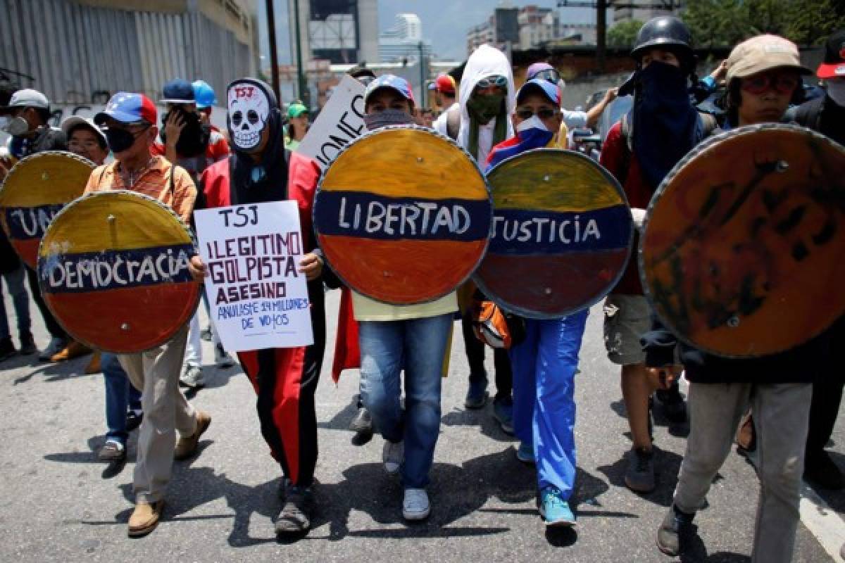 Nicolás Maduro pide a los opositores que realicen su plebiscito 'en paz'