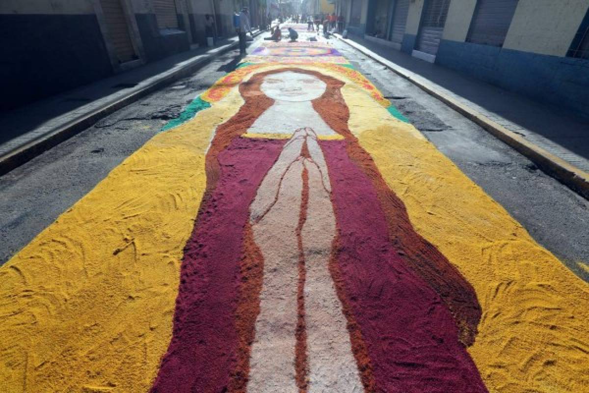 FOTOS: Alfombras con color y tradición en Tegucigalpa