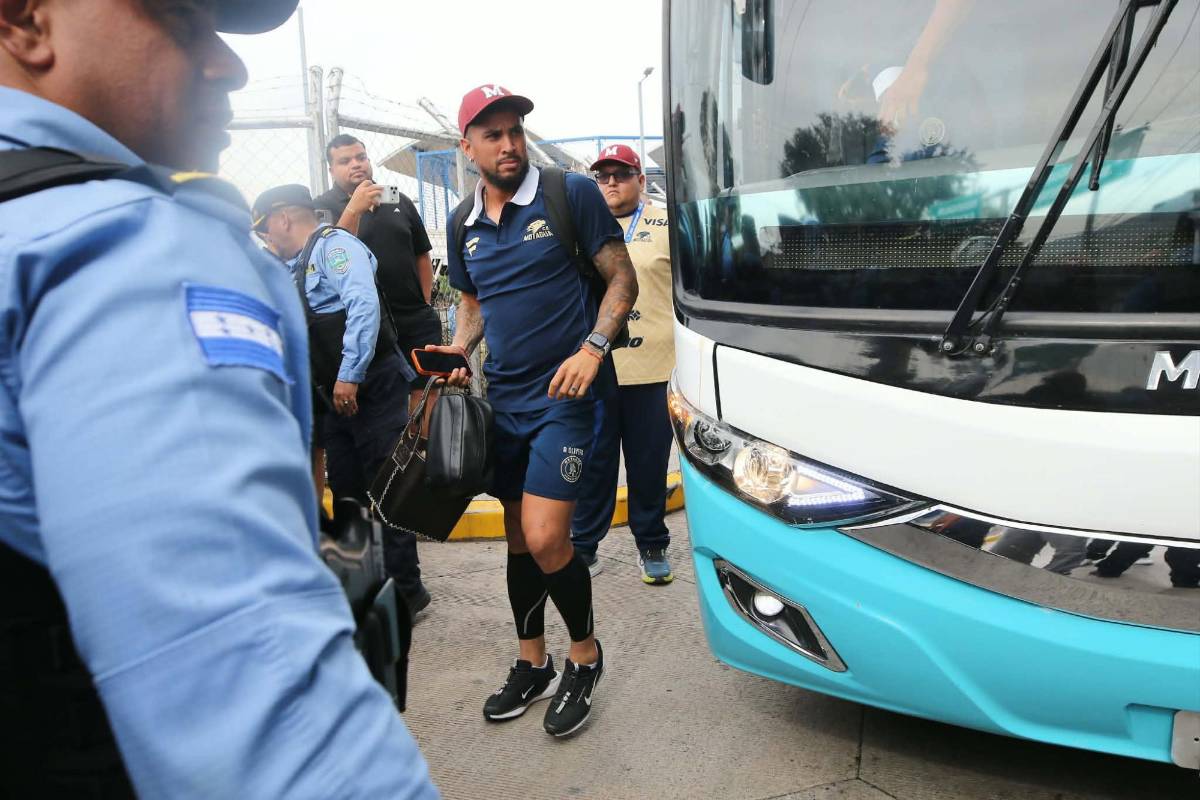 Olimpia vs Motagua: Ambiente, lindas periodistas deslumbran y barra se enfrenta a la Policía Nacional