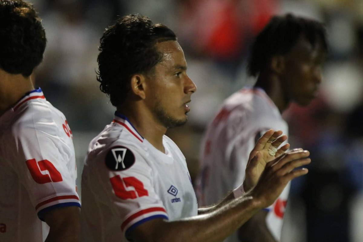 Polémica arbitral, sorprende héroe de Olimpia y sufrimiento ante Mixco en Copa Centroamericana