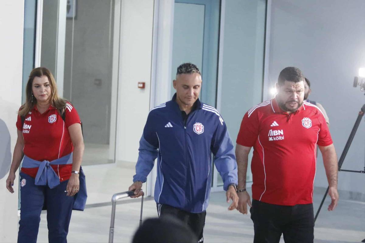¿Quién es la guapa dama que viajó con selección de Costa Rica a Honduras?