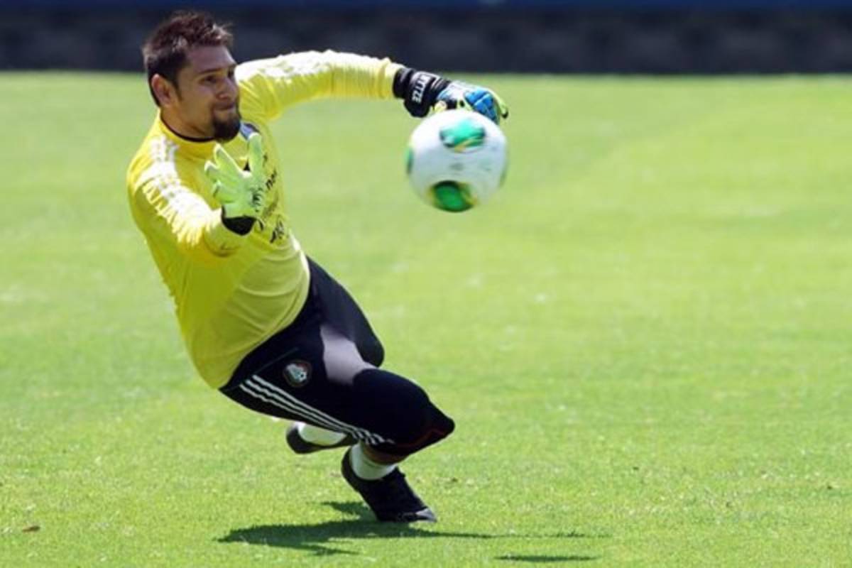 Arquero Jonathan Orozco, baja en México por lesión