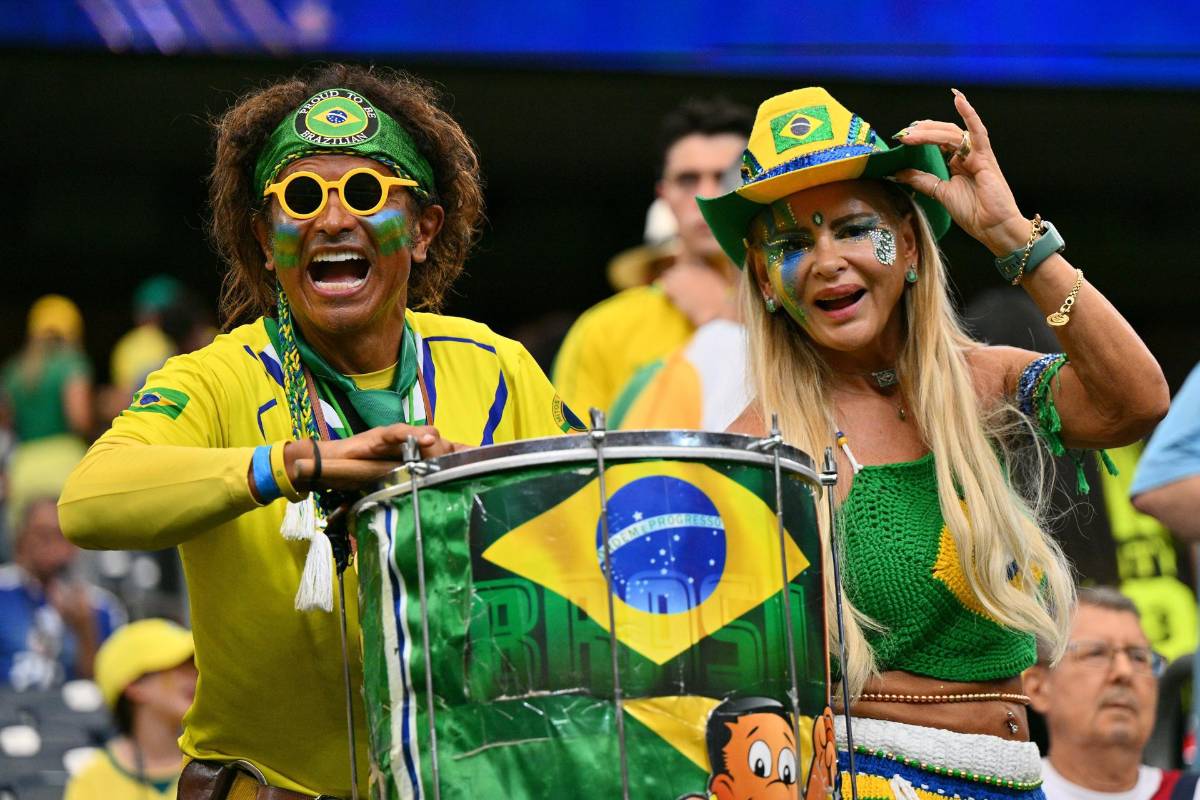 Las bellas garotas en partido de Brasil, Ronadinho sorprende y Shin Fujiyama es captado