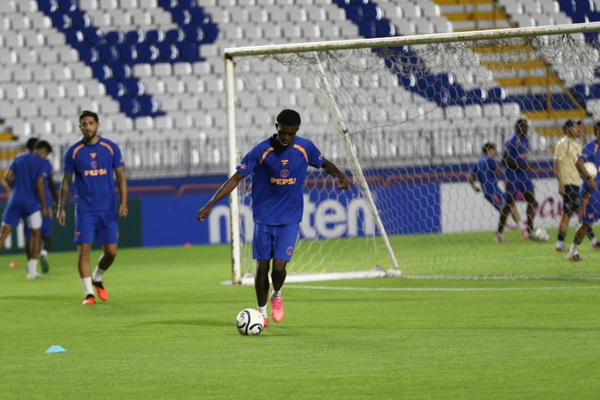 La Revo sorprende a Motagua y el DT Javier López enloquece: Furor de Copa Centroamericana