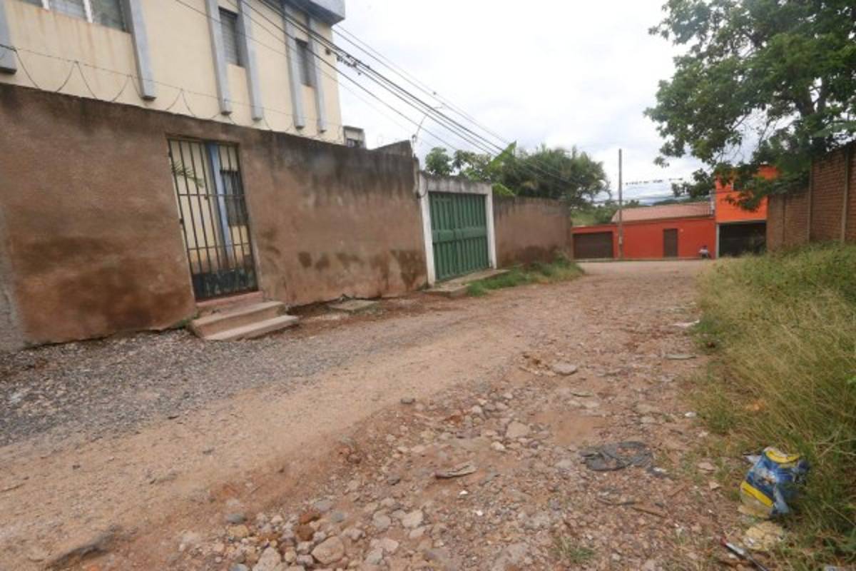 Pobladores siguen a la espera de que les pavimenten calles y avenidas