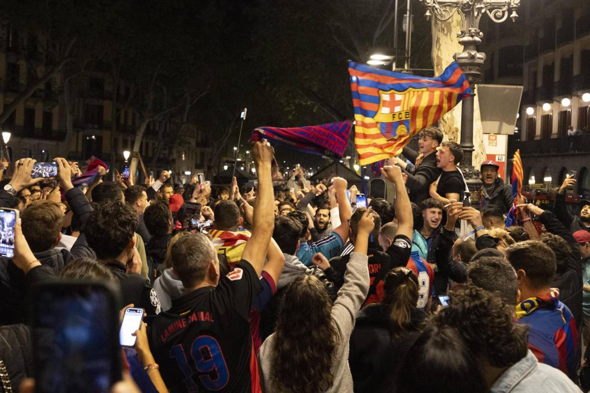 El campeón celebra como quiere: Show de Lamine, aficionados eufóricos y Barcelona levantó la copa El campeón celebra como quiere: Show de Lamine, aficionados eufóricos y Barcelona levantó la copa