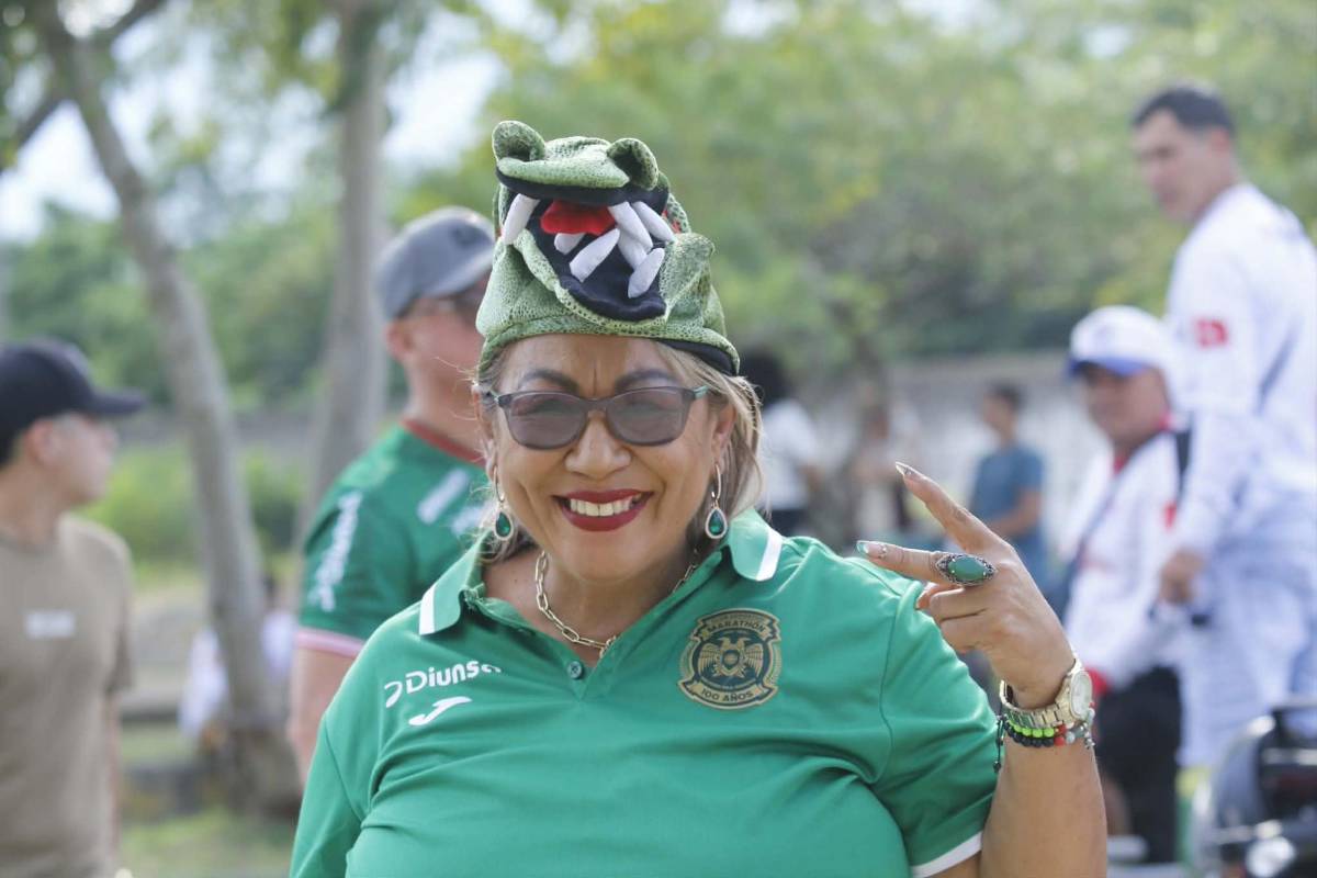 Gringas y periodista se roban el show: Las bellas chicas en la final Marathón vs Olimpia