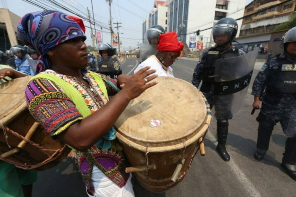 Segundo día de protestas del Copinh frente a casa de gobierno
