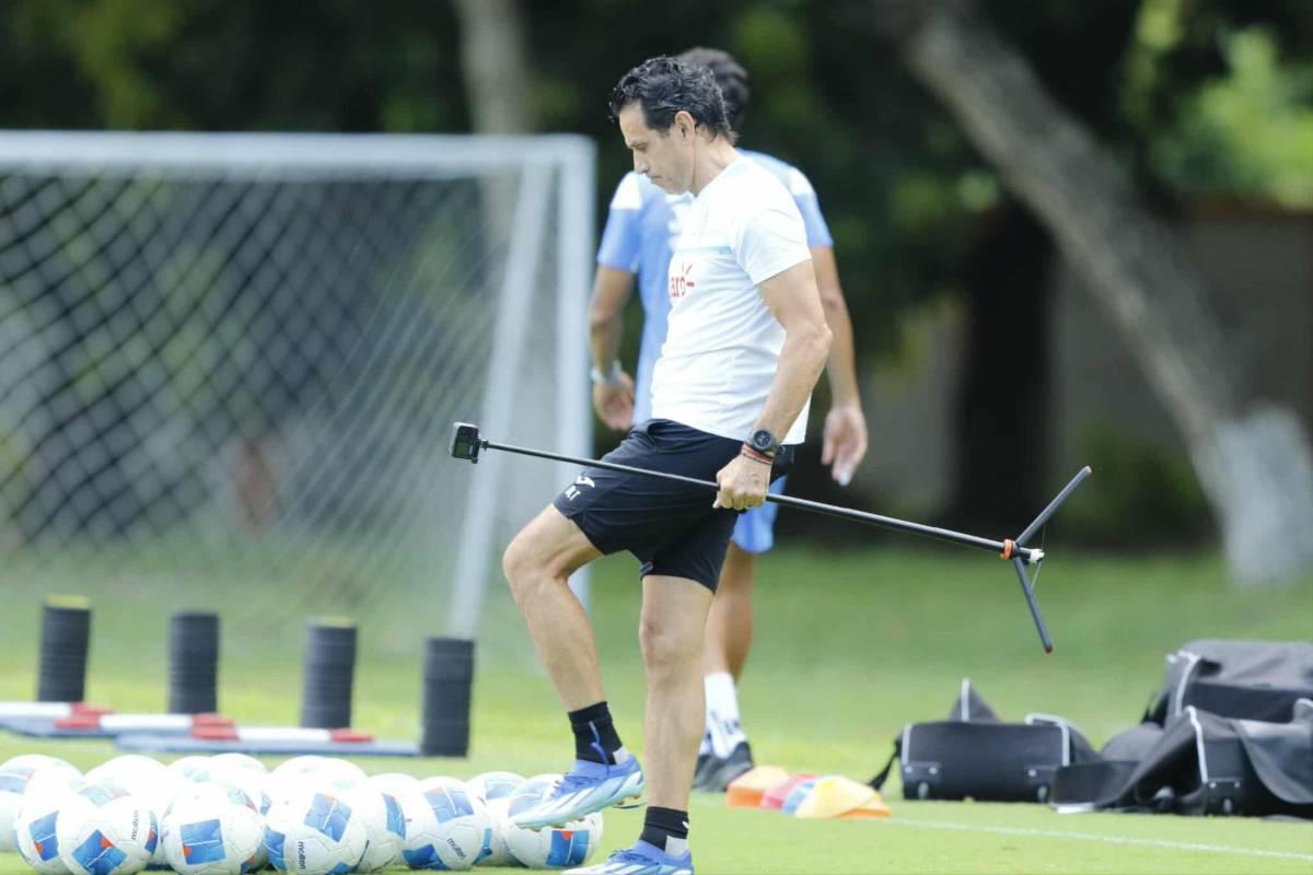 Bella chica llegó a entreno de Honduras y la alegría que causó arribo de Palma y Rivas