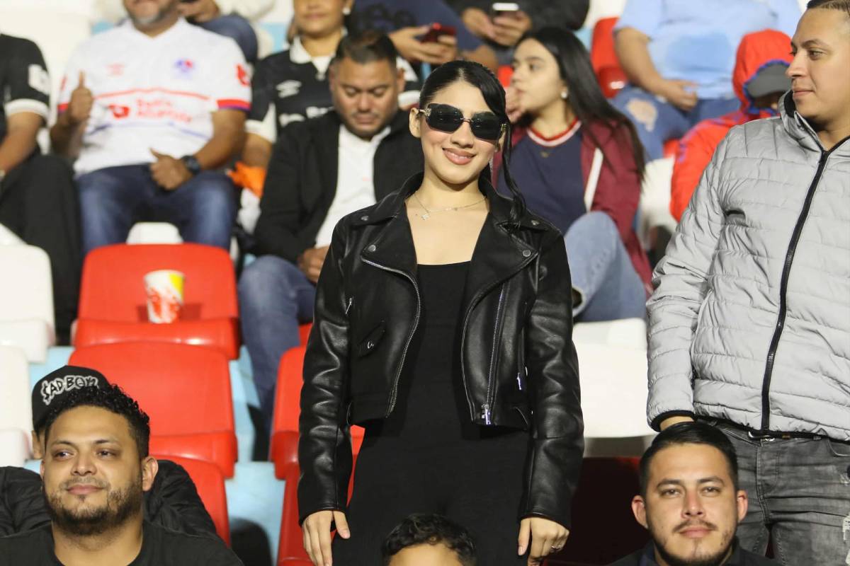 Polémica en Olimpia vs Marathón, jugadores fueron encarados por barras y lindas chicas