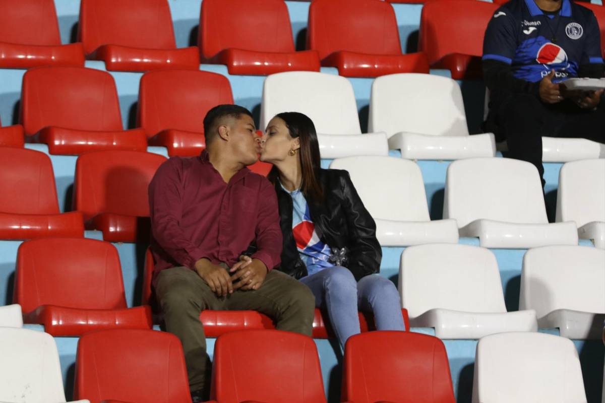 Familia de histórico, bellas chicas, el enmascarado: Ambiente previo al Motagua vs Cartaginés