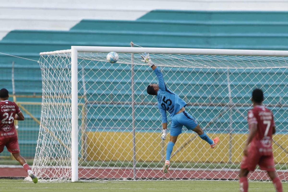 Linda chica se roba el show, jugador con look exótico y tristeza de Platense tras caer ante Motagua