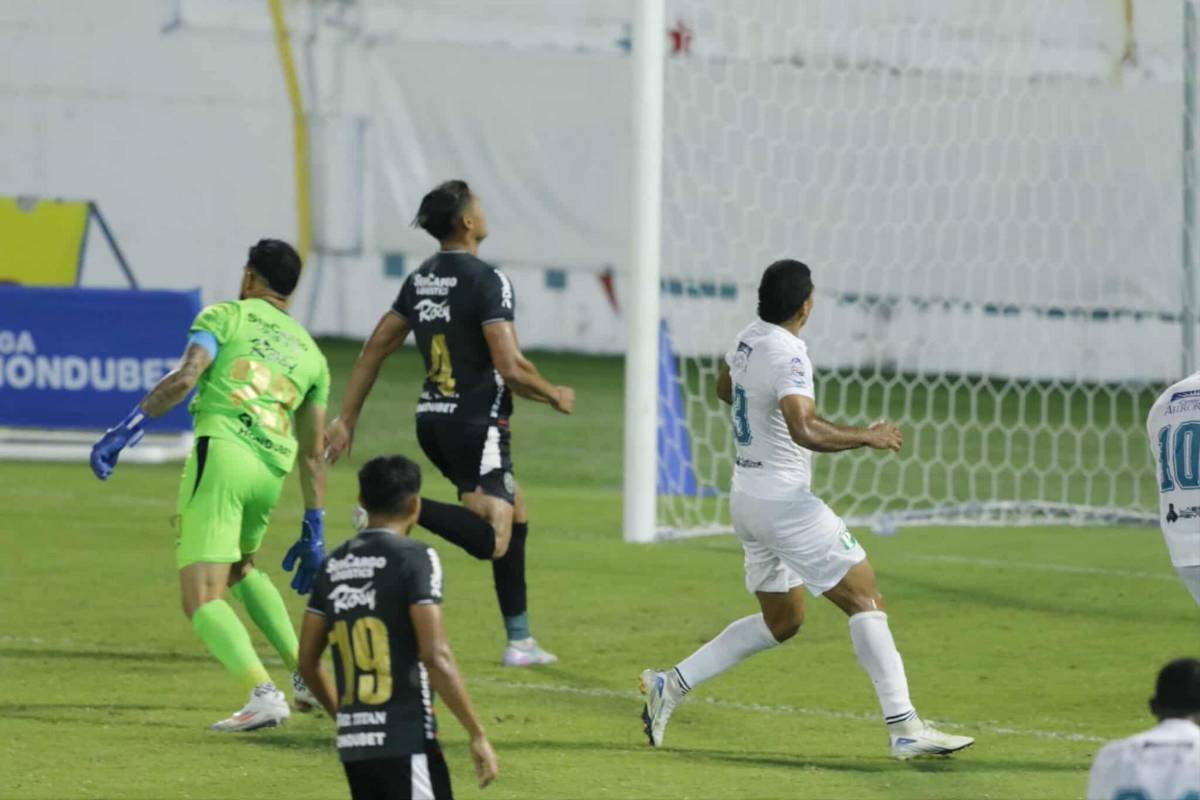 Bella periodista deslumbró, inesperado villano del Marathón vs Platense y polémica del partido