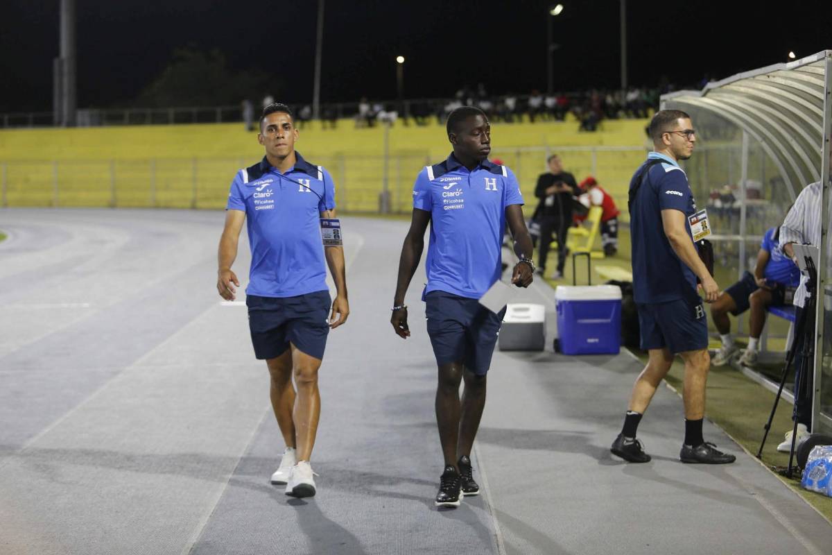 Bellas hondureñas en Curazao, políticos sorprenden en partido eliminatoria ante Haití