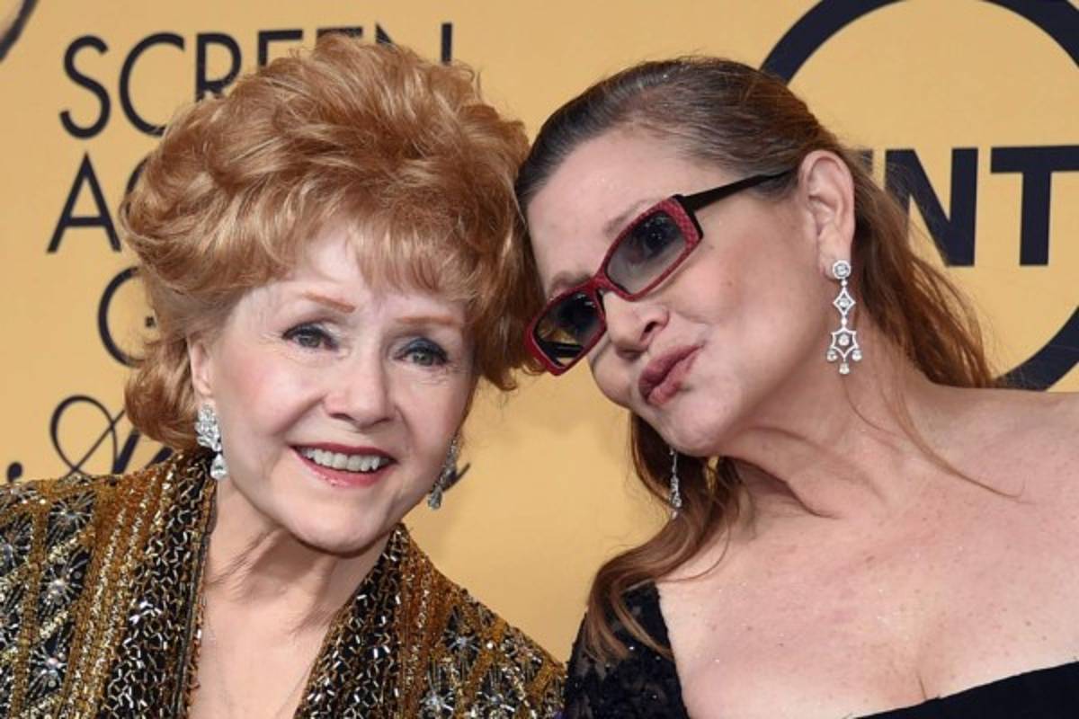 Debbie con su hija Carrie Fisher. Foto AFP.