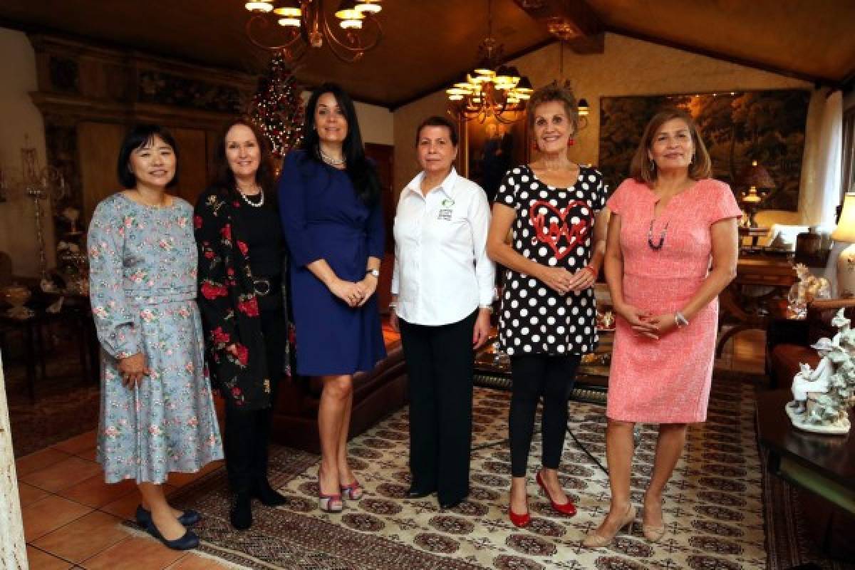 Damas solidarias comparten almuerzo en ayuda al Hospital San Felipe