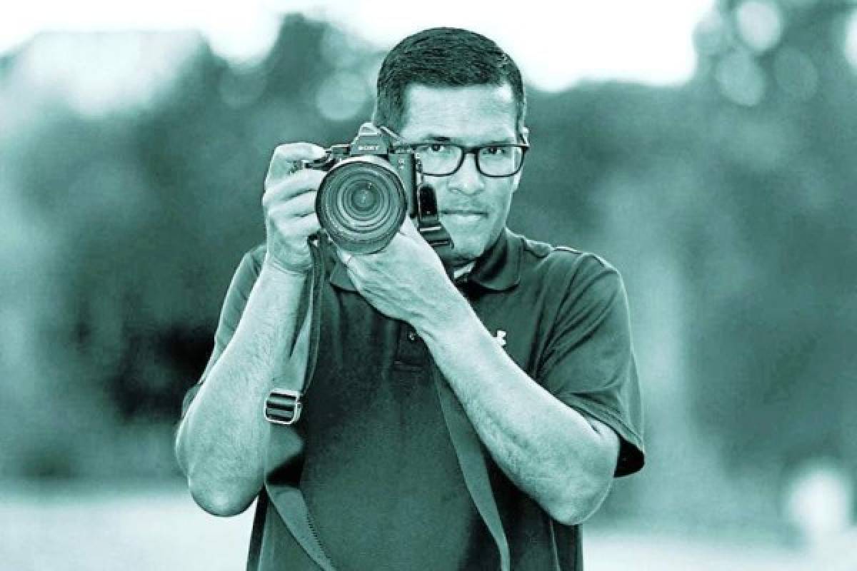 Mario Sánchez es un fotógrafo hondureño de la reconocida Asociación de Prensa (AP) de Estado Unidos que ganó un premio Pulitzer de fotografía.