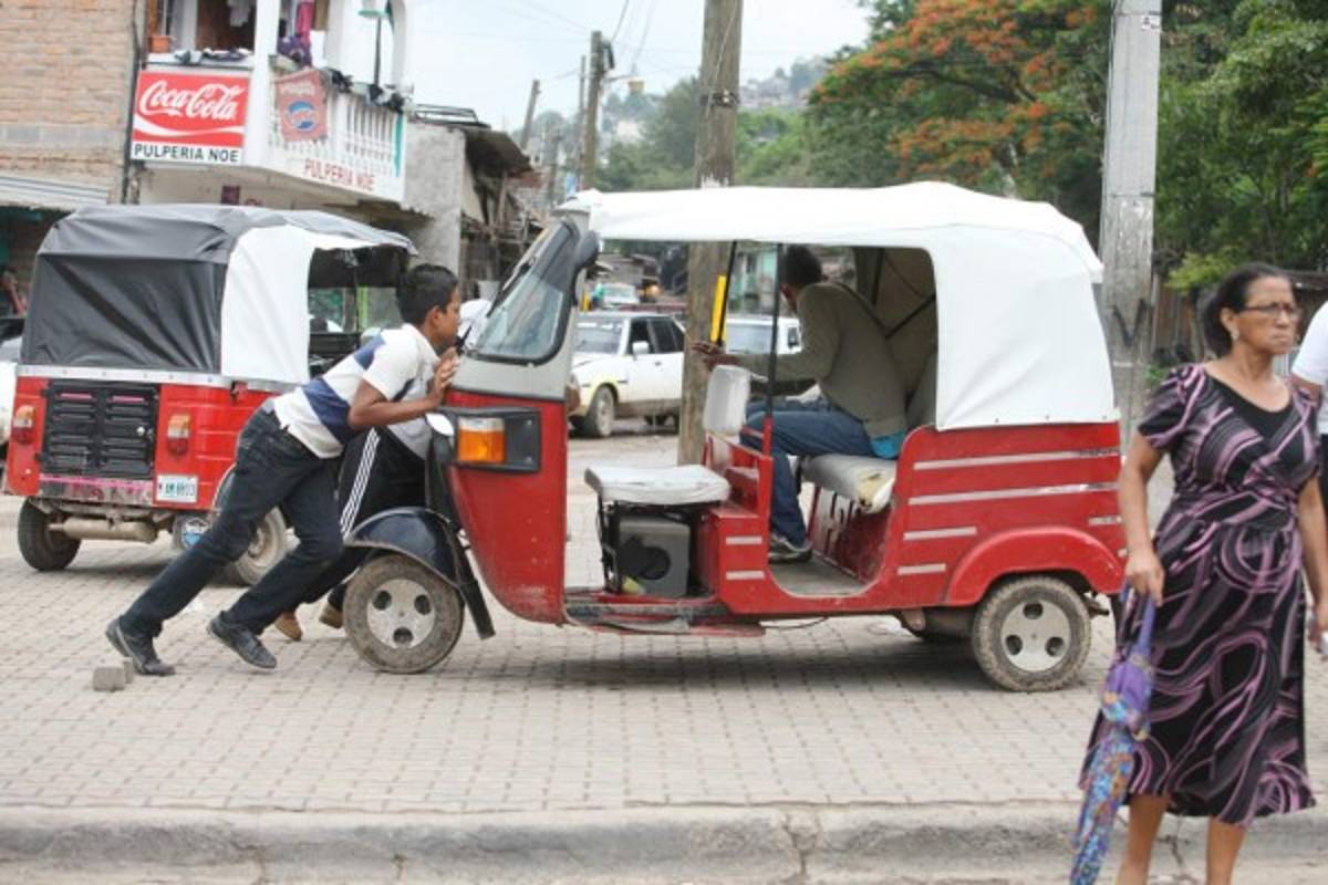 Mototaxis invaden de forma ilegal 56 rutas de transporte