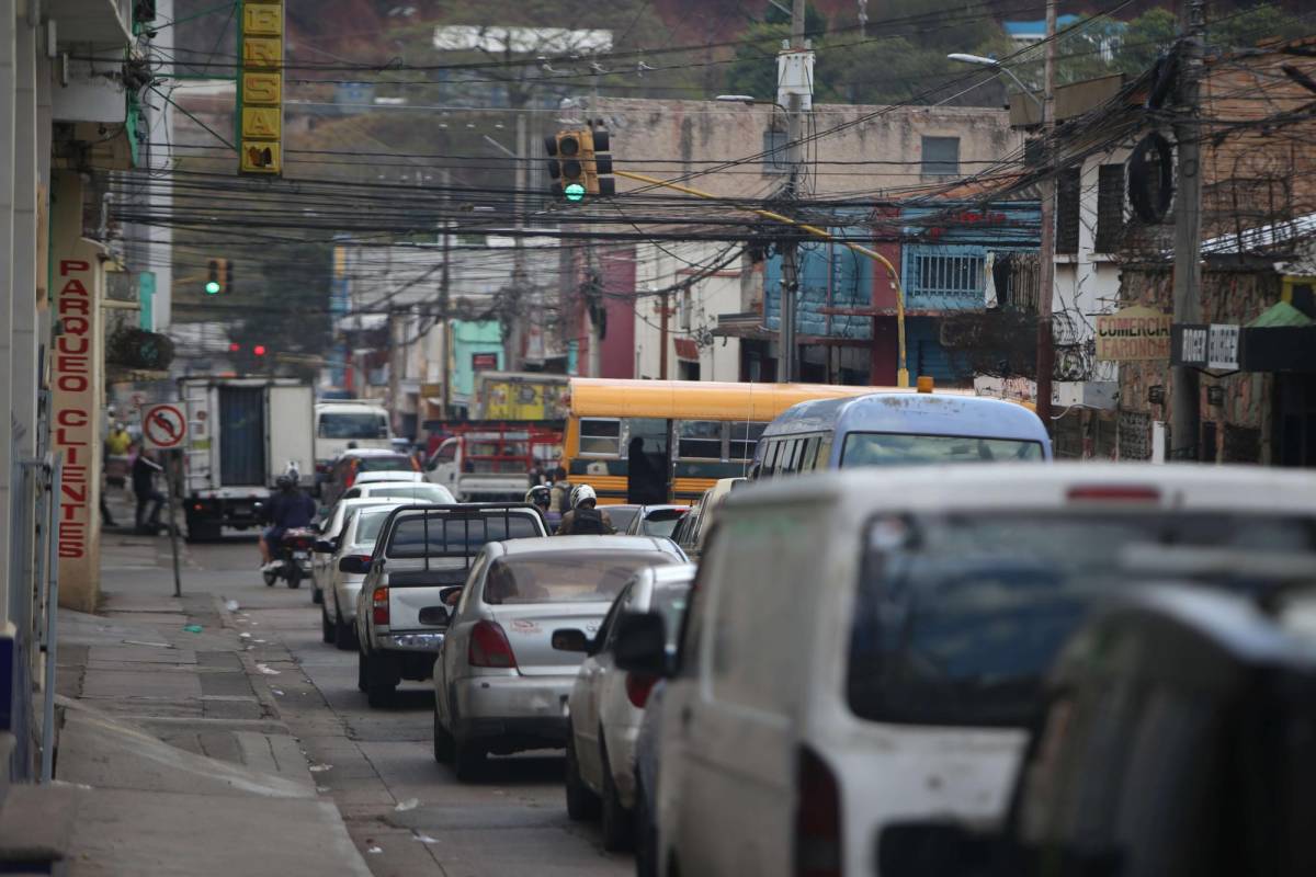 Todavía no se ve la “solución” vial en los 17 puntos críticos de tráfico de la capital